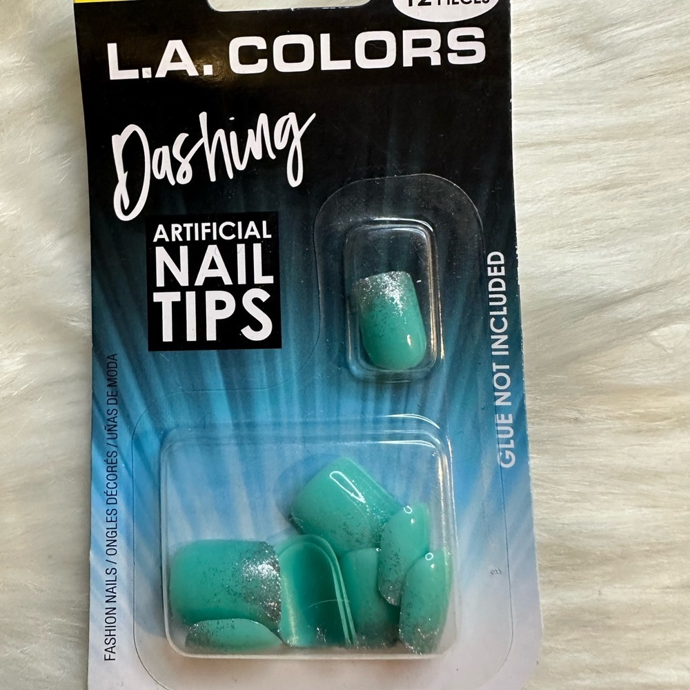 🩷5/$10🩷 L.A. Colors Dashing Nail Tips - Aqua Sparkle